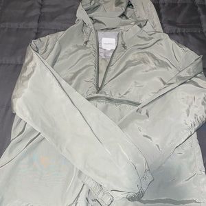 Green pullover windbreaker